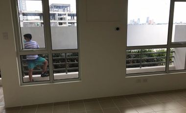 For Sale 3Br Bi-Level Penthouse w/ Balcony in Sta. Mesa Manila