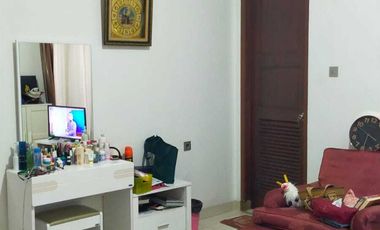 Rumah Dalam Komplek Luas Tanah 187m2 Area Ampera Raya Pekayon, Jakarta