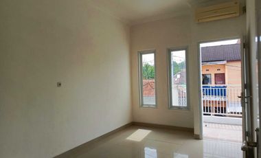 DIJUAL TOWNHOUSE JALAN CUT NYAK DIEN KAMBANG IWAK PALEMBANG