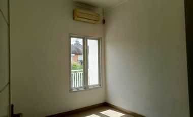 DIJUAL TOWNHOUSE JALAN CUT NYAK DIEN KAMBANG IWAK PALEMBANG