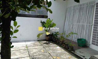 Rumah Luas Murah di Kadipiro dkt Kampus Duta Bangsa Akses ke Kota Solo