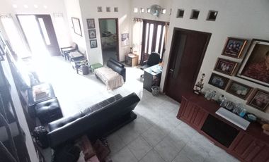 Rumah mewah 2 lantai di baron Laweyan solo