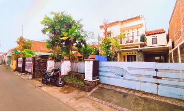 Rumah mewah 2 lantai di baron Laweyan solo