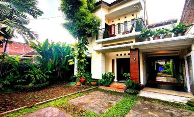 Rumah mewah 2 lantai di baron Laweyan solo