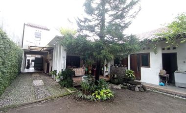 Rumah mewah 2 lantai di baron Laweyan solo
