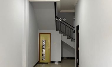 Disewakan rumah baru 2 lantai di harapan indah bekasi