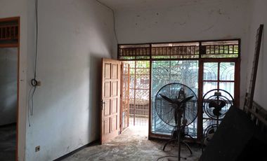 Disewakan Rumah Jl Salak Sektor 1 Solo Baru perlu renovasi ya