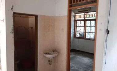 Disewakan Rumah Jl Salak Sektor 1 Solo Baru perlu renovasi ya