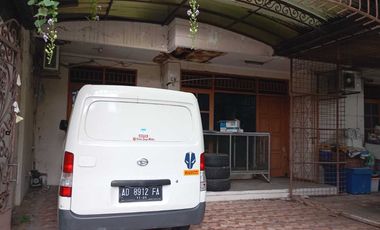 Disewakan Rumah Jl Salak Sektor 1 Solo Baru perlu renovasi ya