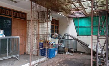 Disewakan Rumah Jl Salak Sektor 1 Solo Baru perlu renovasi ya