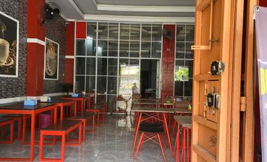 Kost Exclusive & Cafe di Boulevard