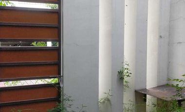 Rumah Nyaman 2 Lantai di Tengah Kota Furnish