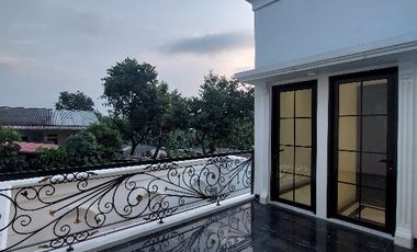 Rumah Baru  Desain Mewah Classic Modern dalam Komplek Kav DKI