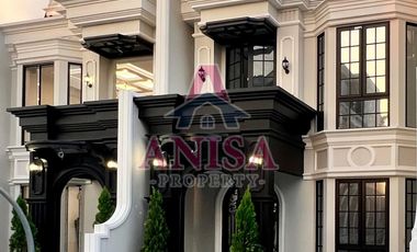 LUXURY TOWNHOUSE WITH PRIVATEPOOL AND UNDERGROUND ELECTRICITY