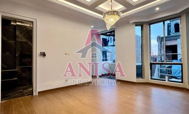 LUXURY TOWNHOUSE WITH PRIVATEPOOL AND UNDERGROUND ELECTRICITY