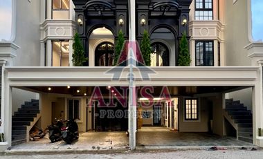 LUXURY TOWNHOUSE WITH PRIVATEPOOL AND UNDERGROUND ELECTRICITY