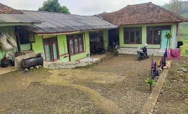 Rumah 2 Unit + Warung 1 Unit, Lt. 600 m, Darangdan, Purwakarta..