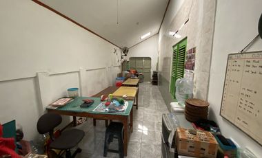 Rumah cantik di kampung dekat kelurahan serengan Solo