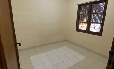 DIJUAL MURAH RUMAH 2 LT DI METLAND MENTENG CAKUNG JAKARTA TIMUR