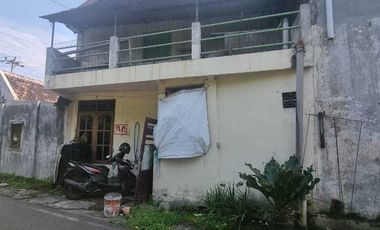 Rumah Strategis Tepi Jalan Utama Gilingan Solo Kota