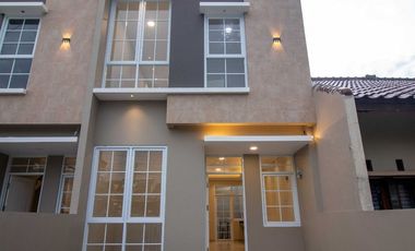 Rumah baru 2 lantai komplek cisaranten arcamanik kota Bandung