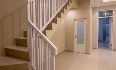 Rumah baru 2 lantai komplek cisaranten arcamanik kota Bandung