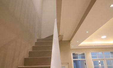 Rumah baru 2 lantai komplek cisaranten arcamanik kota Bandung