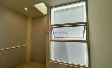 Rumah Baru minimalis modern dekat pusat belanja