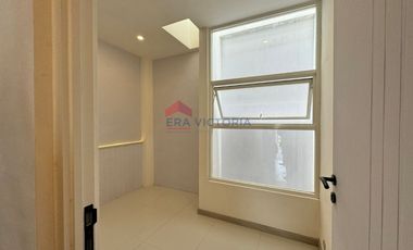 Rumah Baru minimalis modern dekat pusat belanja