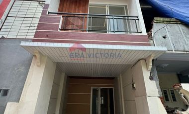 Rumah Baru minimalis modern dekat pusat belanja