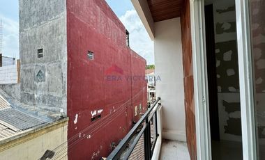 Rumah Baru minimalis modern dekat pusat belanja