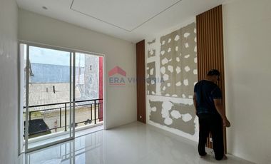 Rumah Baru minimalis modern dekat pusat belanja