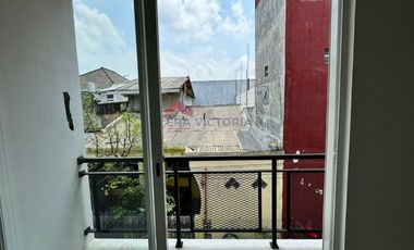 Rumah Baru minimalis modern dekat pusat belanja