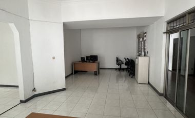 RUMAH 2 LANTAI LOKASI STRATEGIS PINGGIR JL RAYA, PULOMAS JAKARTA TIMUR