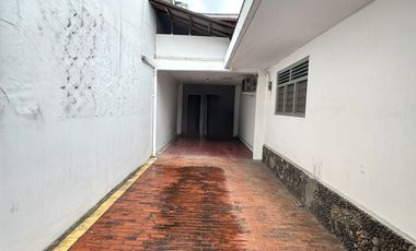 RUMAH 2 LANTAI LOKASI STRATEGIS PINGGIR JL RAYA, PULOMAS JAKARTA TIMUR