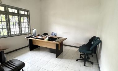 RUMAH 2 LANTAI LOKASI STRATEGIS PINGGIR JL RAYA, PULOMAS JAKARTA TIMUR