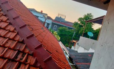 RUMAH 2 LANTAI LOKASI STRATEGIS PINGGIR JL RAYA, PULOMAS JAKARTA TIMUR