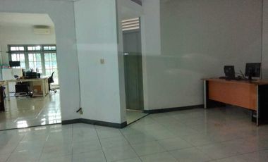 RUMAH 2 LANTAI LOKASI STRATEGIS PINGGIR JL RAYA, PULOMAS JAKARTA TIMUR