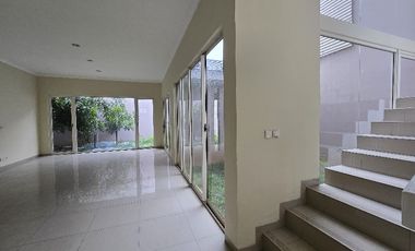 Disewakan rumah siap huni orlanda hadap utara di alam sutera