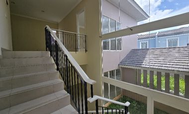 Disewakan rumah siap huni orlanda hadap utara di alam sutera