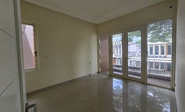 Disewakan rumah siap huni orlanda hadap utara di alam sutera