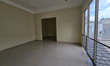 Disewakan rumah siap huni orlanda hadap utara di alam sutera