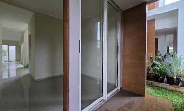 Disewakan rumah siap huni orlanda hadap utara di alam sutera