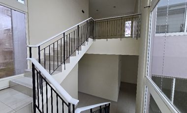 Disewakan rumah siap huni orlanda hadap utara di alam sutera