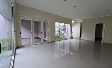 Disewakan rumah siap huni orlanda hadap utara di alam sutera