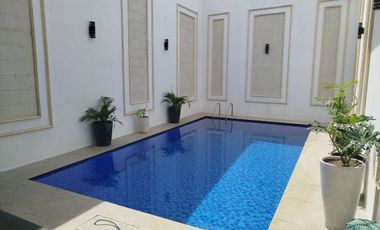 Rumah mewah plus kolam renang di sumber Banjarsari solo kota