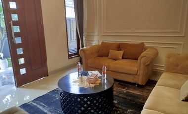 Rumah mewah plus kolam renang di sumber Banjarsari solo kota