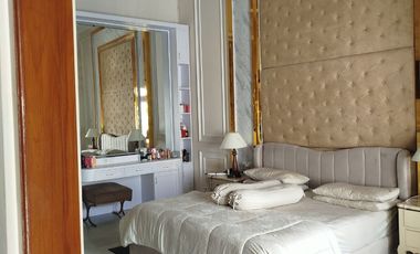 Rumah mewah plus kolam renang di sumber Banjarsari solo kota