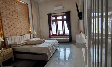 Rumah mewah plus kolam renang di sumber Banjarsari solo kota