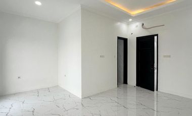 Rumah Mewah Dalam Townhouse Dekat Akses Tol Brigief Di Jagakarsa